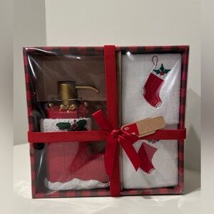 Mistletoe Farms - 3 Piece Counter Set (Dispenser & Towels)